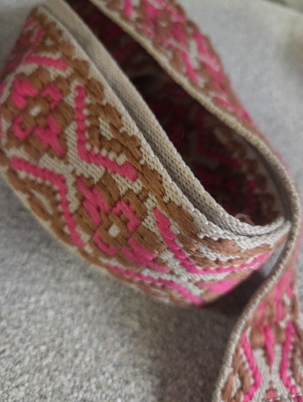 ​Unbranded Pair of Universal Crossbody Purse Straps Woven Aztec & Pink Stripe - Picture 3 of 7